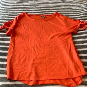 red/orange t-shirt w side knots